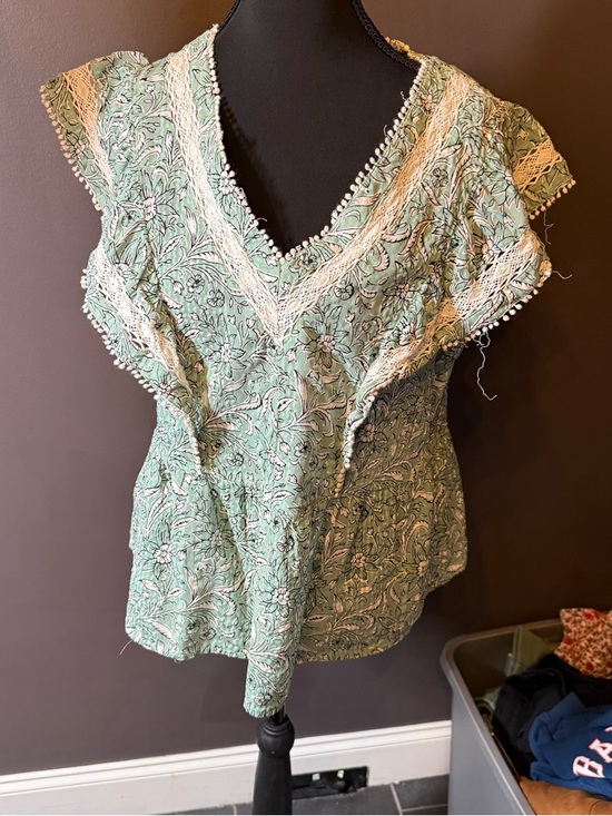 LOFT Tops - LOFT Mint Green Floral Lace-Trim V-Neck Blouse